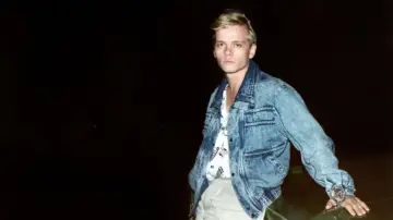 Задник до фільму "My Brother