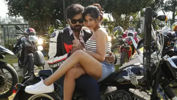 Задник до фильму"ஸ்வீட்டி நாட்டி கிரேசி" #1139376