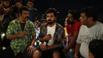 Задник до фильму"ஸ்வீட்டி நாட்டி கிரேசி" #1139390
