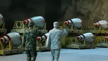 Задник до фильму"Iran, Israël et la bombe" #1140272