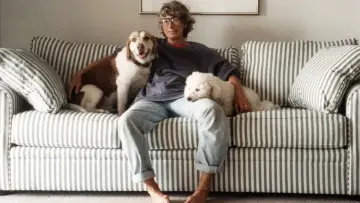 Задник до фільму "Mary Oliver: Saved by the Beauty of the World" #911384