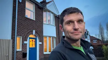 Задник до фільму "Guy Martin