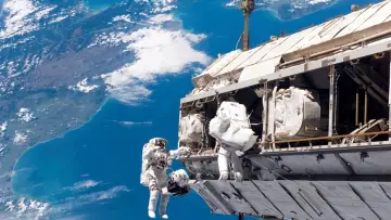Задник до фильму"La Station spatiale internationale - Missions à haut risque" #1141988