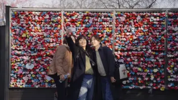 Задник до фільму "K-Pop La déferlante coréenne" #1571278
