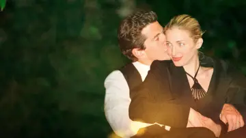 Задник до фильму"John and Carolyn: Love, Beauty and Loss" #781237