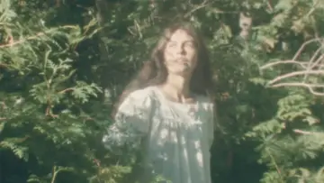 Задник до фильму"Femme forêt" #778870