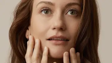 Задник до фільму "Katherine Levac: L