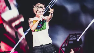 Задник до фильму"ONE OK ROCK DETOX JAPAN TOUR AT NISSAN STADIUM 2025 IN CINEMAS" #820378