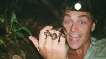 Задник до фильму"Snakes and Surf Breaks" #778024