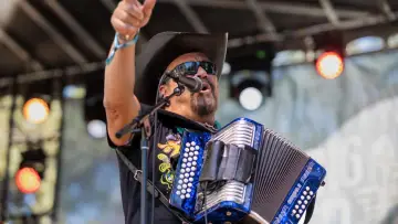 Задник до фільму "Built on Zydeco" #780659