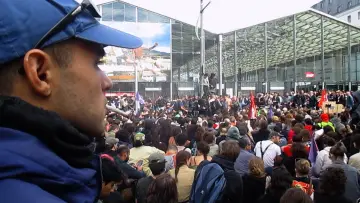 Задник до фильму"Le mouvement" #778949