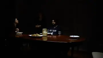 Задник до фільму "Boy Mom" #1883074