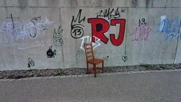 Задник до фильму"The Life of a Chair" #780597