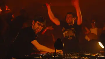 Задник до фильму"Fred again.. & Thomas Bangalter: Live at Alexandra Palace in London (USB002)" #790869