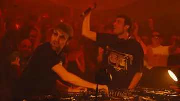 Задник до фильму"Fred again.. & Thomas Bangalter: Live at Alexandra Palace in London (USB002)" #790870