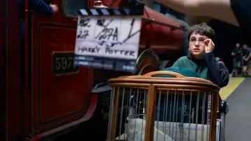Задник до фильму"Finding Harry: The Craft Behind the Magic" #795850