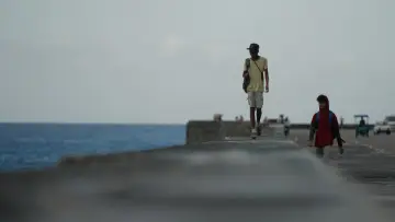 Задник до фильму"Cuba After Castro" #801093