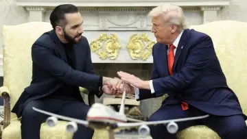Задник до фильму"The Deal: Trump Bukele & The Gangs of El Salvador" #1142880