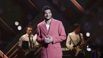 Задник до фильму"La fête de la chanson française - 20 ans d