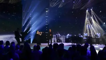 Задник до фильму"La fête de la chanson française - 20 ans d