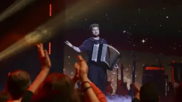 Задник до фильму"La fête de la chanson française - 20 ans d