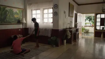 Задник до фильму"Daun yang Merekah" #934296