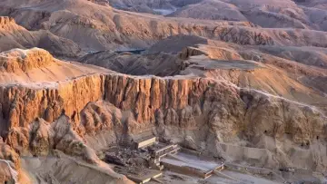 Задник до фільму "Assassination in the Valley of the Kings" #1625458