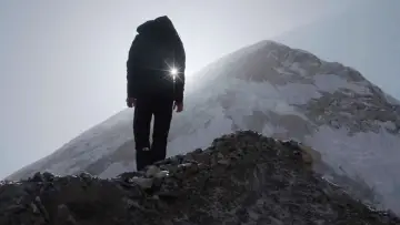 Задник до фильму"Full Circle: The First All Black Everest Ascent" #834467