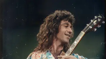Задник до фільму "מחפש את חיפה – הסיפור של שמעון הולי" #848251