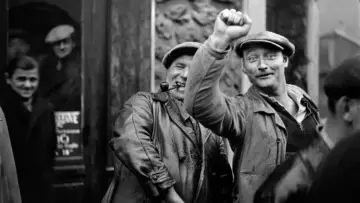 Задник до фильму"1936, le Front Populaire, entre joie et colères" #844749