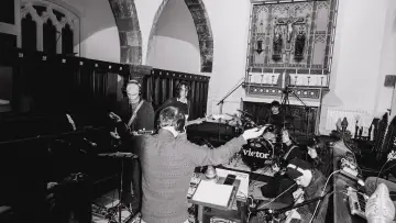 Задник до фильму"figure:09, live at st mary