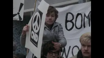 Задник до фильму"Survivors: The Spectre of Threads" #1194856