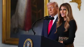 Задник до фільму "Melania Trump, la voie du silence" #1820138