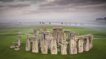 Задник до фильму"Stonehenge: The Final Mystery Revealed" #844228