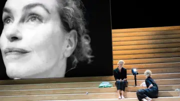 Задник до фільму "National Theatre Live: Electra/Persona" #1652400