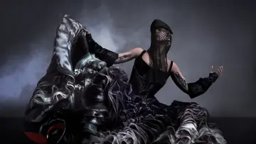 Задник до фильму"Apple Music Live: Lady Gaga MAYHEM Requiem" #816219