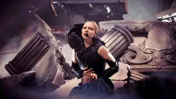 Задник до фильму"Apple Music Live: Lady Gaga MAYHEM Requiem" #816225