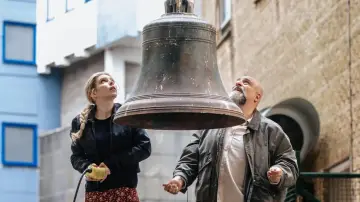 Задник до фільму "About A Bell" #1794311