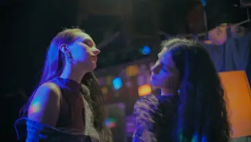 Задник до фильму"Ти за кордоном" #832778