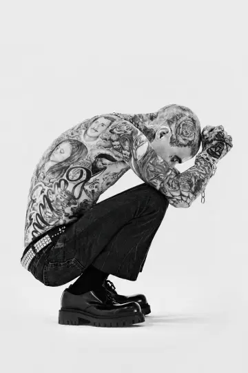 Постер до фільму "Travis Barker: Louder Than Fear" #1212537