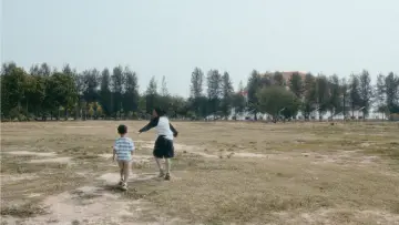 Задник до фільму "ยามดอกคูณโรยรา" #848584
