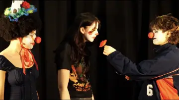 Задник до фильму"Clowning Around" #824214