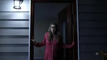 Задник до фильму"The Girl We Let In" #1144273