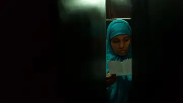 Задник до фільму "लवर्स इन द ब्लू नाइट" #1652189
