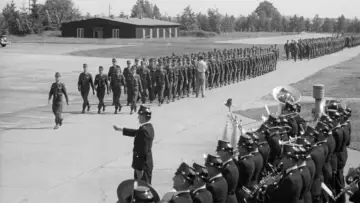 Задник до фильму"Kriegstüchtig? 70 Jahre Bundeswehr" #1143410
