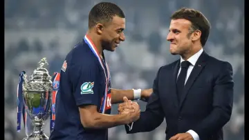 Задник до фильму"Mbappé, la diplomatie du ballon rond" #856280
