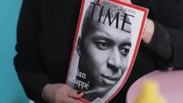 Задник до фильму"Mbappé, la diplomatie du ballon rond" #856281