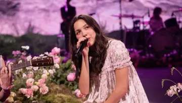 Задник до фильму"Billions Club Live with Olivia Rodrigo: A Concert Film" #823046