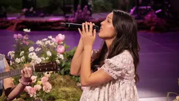Задник до фильму"Billions Club Live with Olivia Rodrigo: A Concert Film" #823047