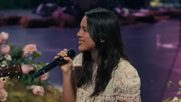 Задник до фильму"Billions Club Live with Olivia Rodrigo: A Concert Film" #823055